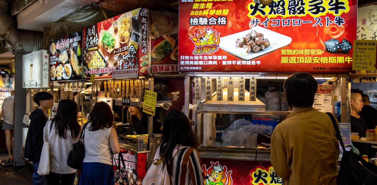 find the best street food vendors